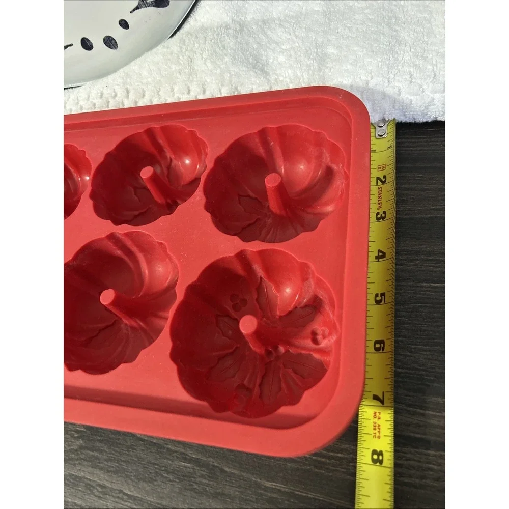 Non Flimsy Silicone Muffin Pan Poinsettia Mini Bundt Non-Stick Baking Cups Mold